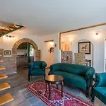 Non Stop 2 Guest house